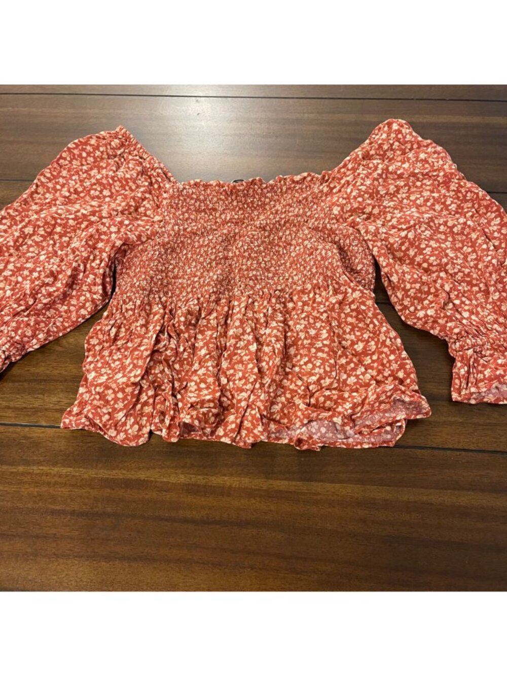 American Eagle Womens Floral Print Off-Shoulder Smocked Top M Ruffled cuffs - Picture 2 of 12